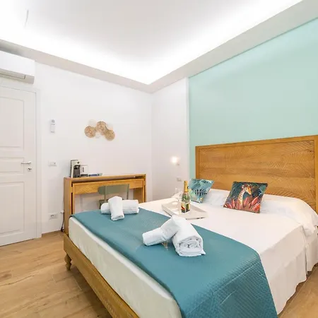 Mensos Guest house *