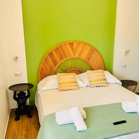 Mensos Guest house *