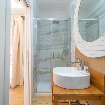 Mensos Guest house *